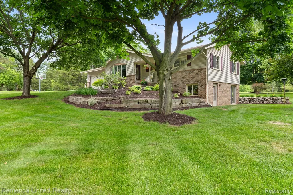 8763 Bishop Road Green Oak Township MI 48116