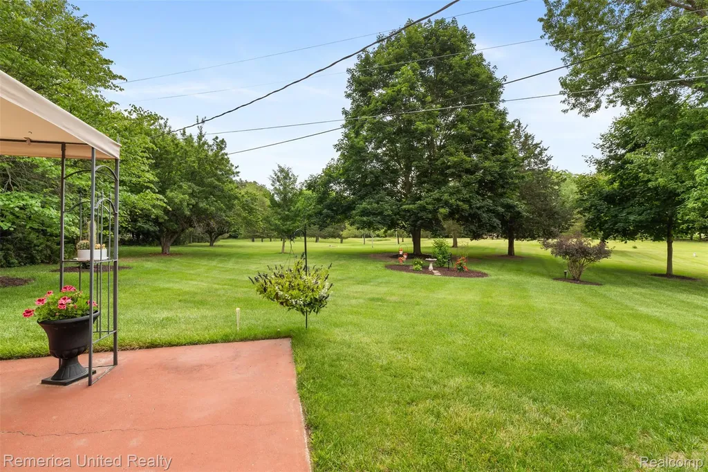 8763 Bishop Road Green Oak Township MI 48116