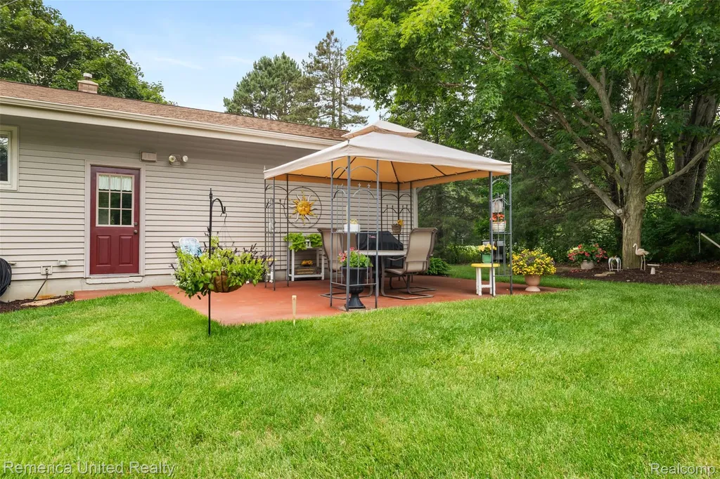 8763 Bishop Road Green Oak Township MI 48116