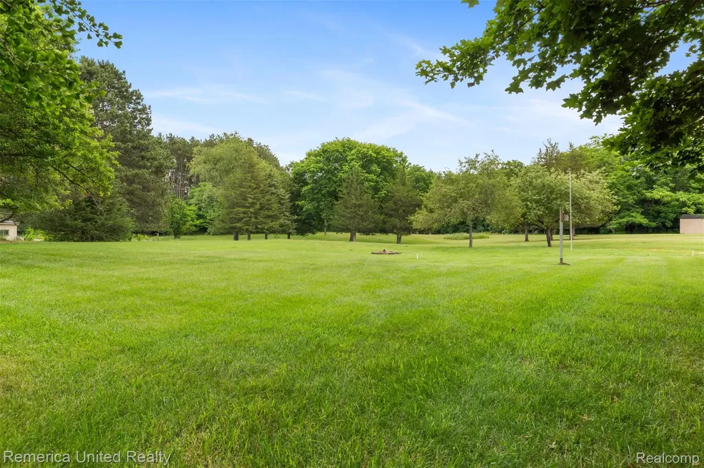 8763 Bishop Road Green Oak Township MI 48116