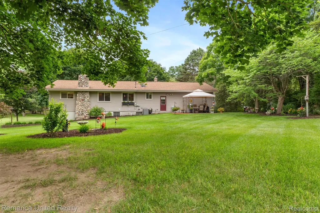 8763 Bishop Road Green Oak Township MI 48116