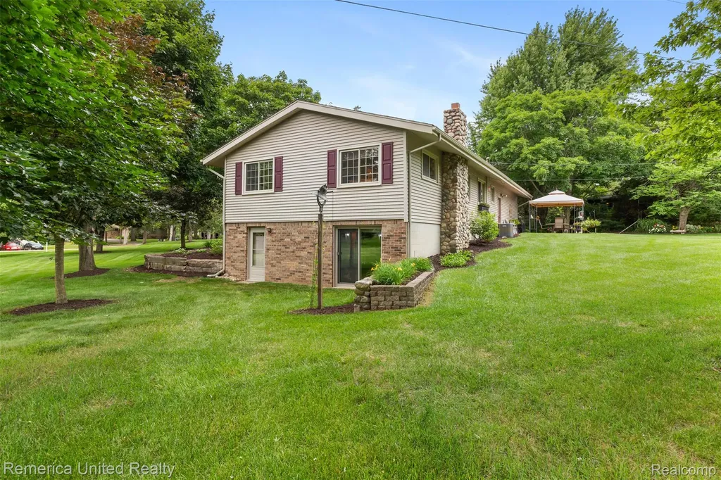 8763 Bishop Road Green Oak Township MI 48116