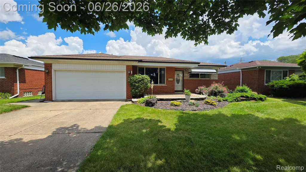 29120 Dover Avenue Warren City MI 48088