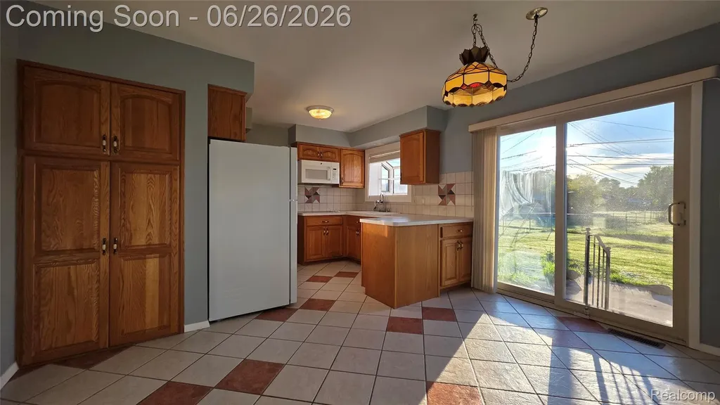 29120 Dover Avenue Warren City MI 48088