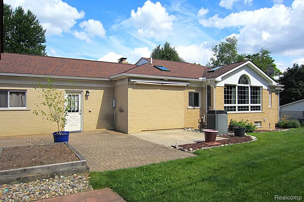 52477 Pappy Lane Shelby Charter Township MI 48316
