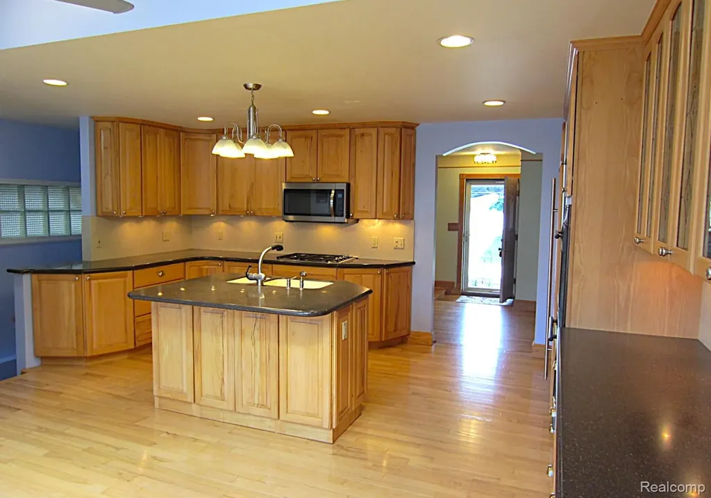 52477 Pappy Lane Shelby Charter Township MI 48316