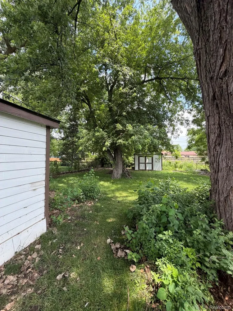 23739 Lakewood Street St. Clair Shores City MI 48082