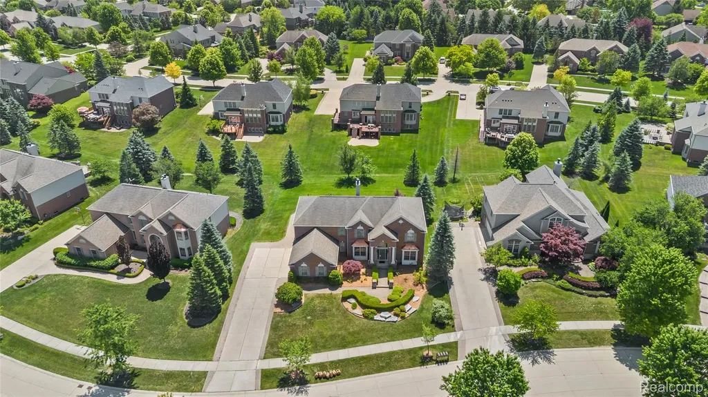 1885 Wyngate Drive Troy City MI 48098