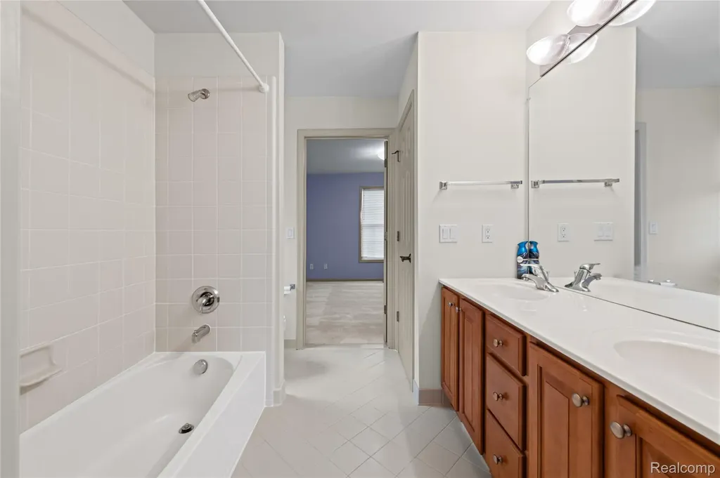 1885 Wyngate Drive Troy City MI 48098