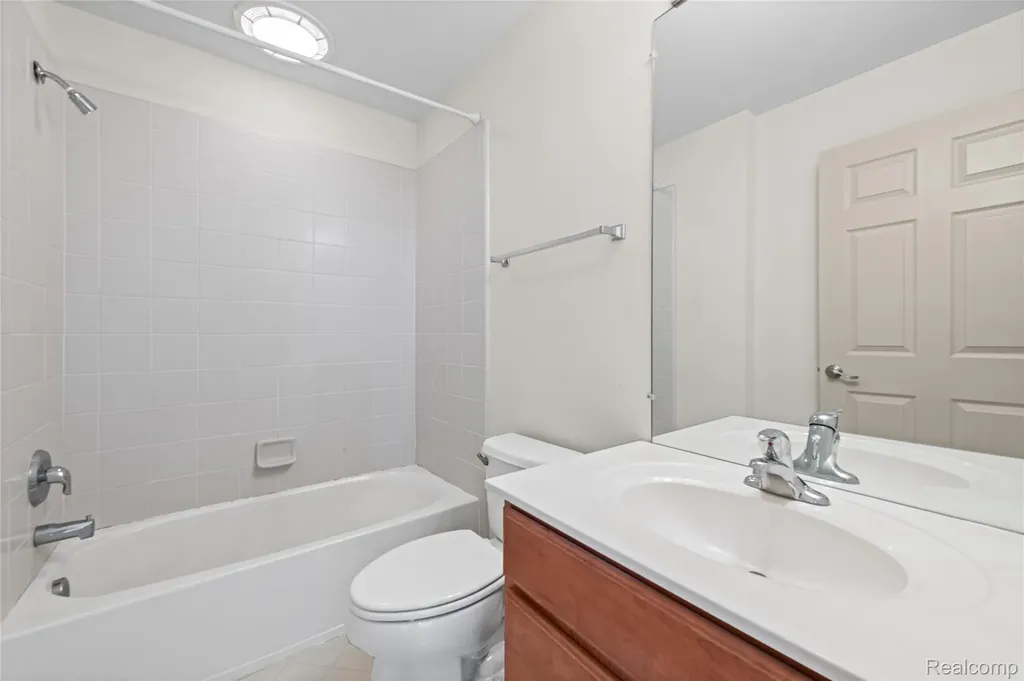 1885 Wyngate Drive Troy City MI 48098