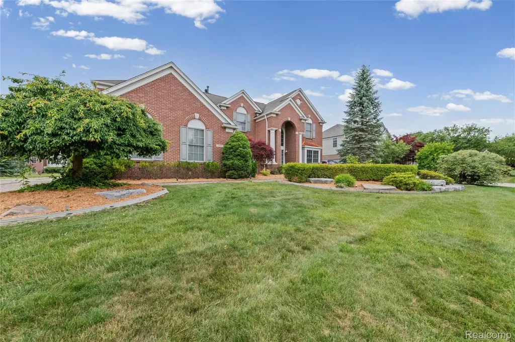1885 Wyngate Drive Troy City MI 48098