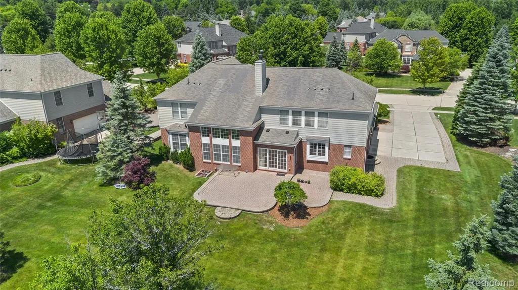 1885 Wyngate Drive Troy City MI 48098