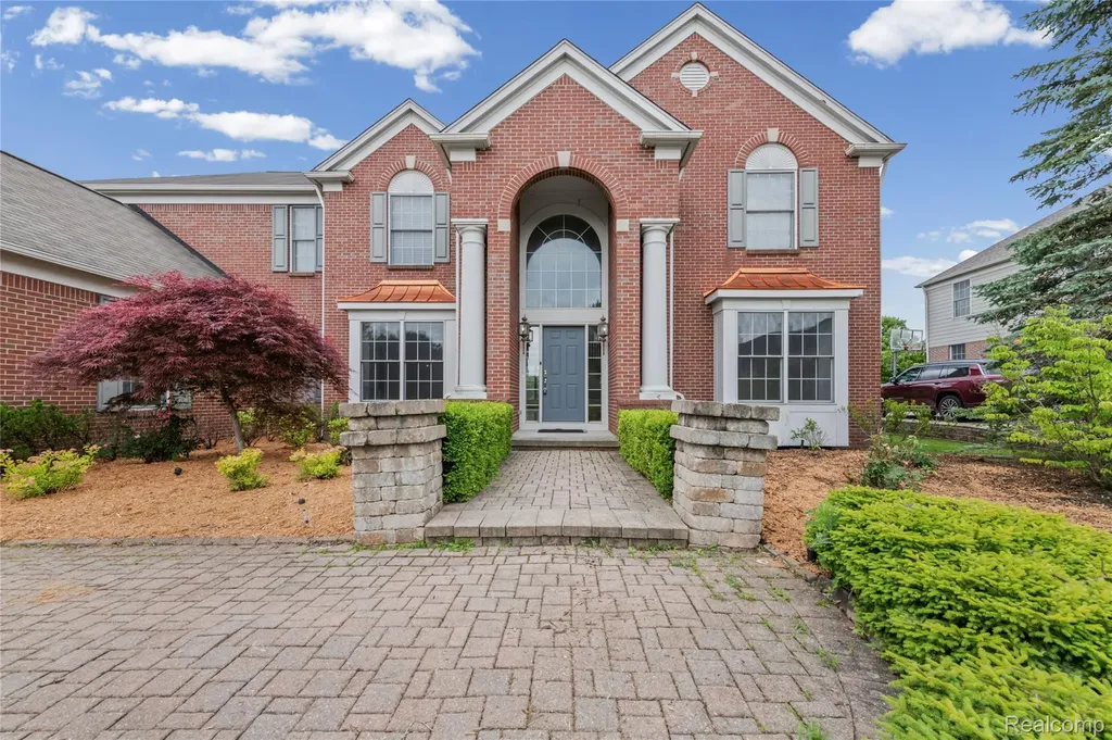 1885 Wyngate Drive Troy City MI 48098
