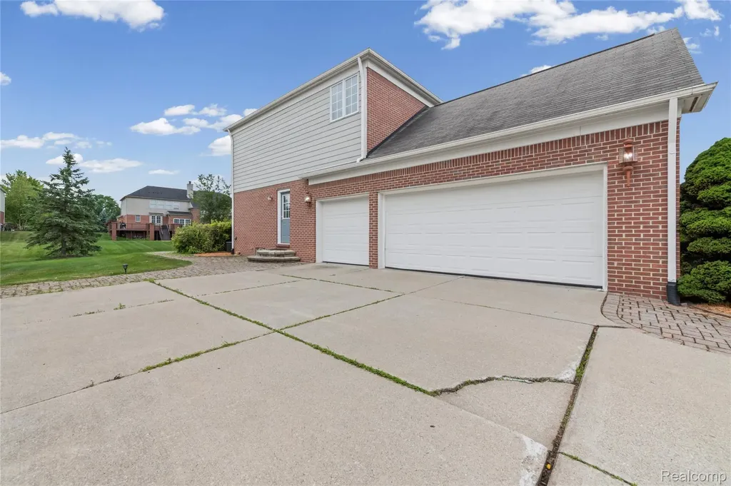 1885 Wyngate Drive Troy City MI 48098