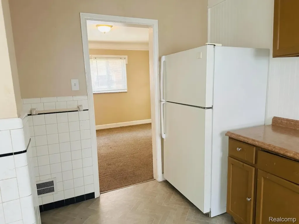 18043 Syracuse Street Detroit City MI 48234