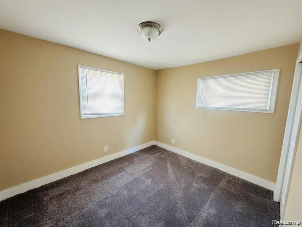 18043 Syracuse Street Detroit City MI 48234