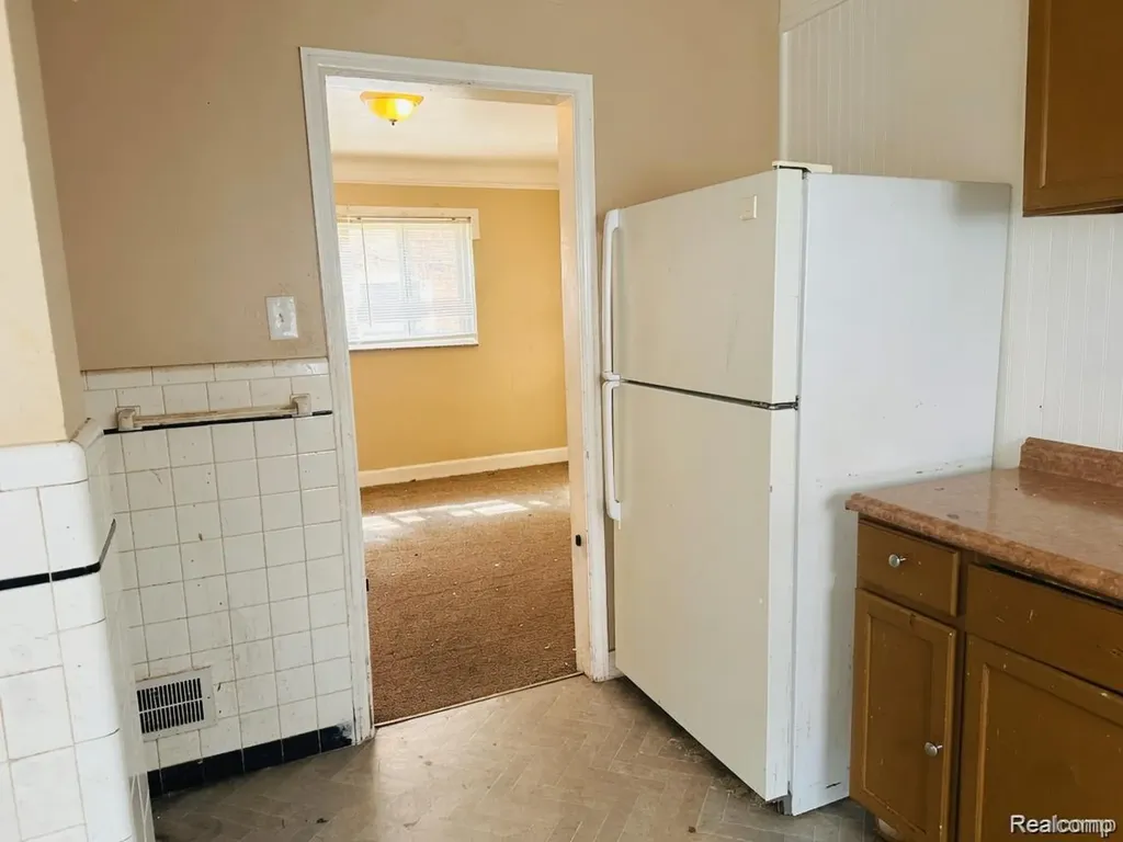 18043 Syracuse Street Detroit City MI 48234