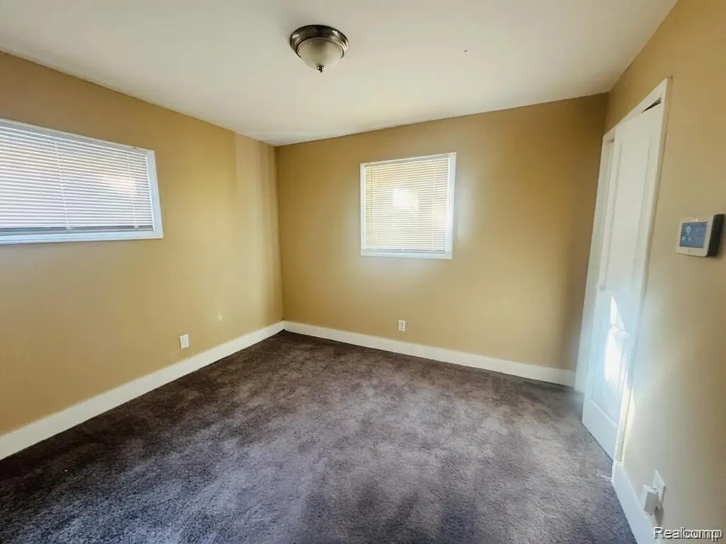 18043 Syracuse Street Detroit City MI 48234