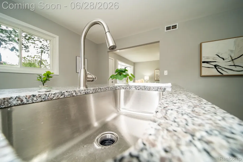 15646 Selwyn Street Southgate City MI 48195