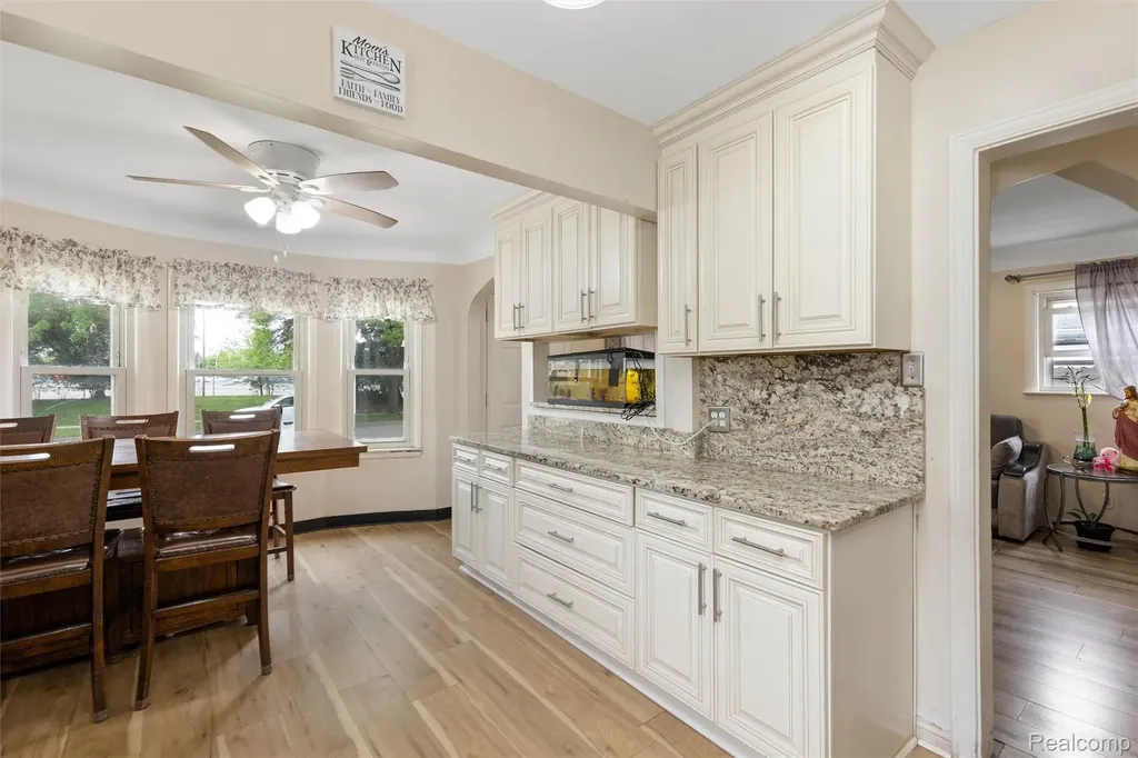 8181 Vermont Avenue Warren City MI 48093