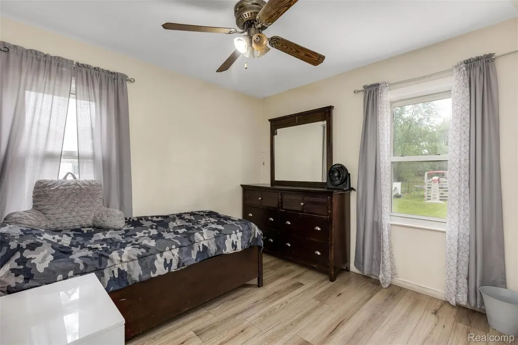 8181 Vermont Avenue Warren City MI 48093