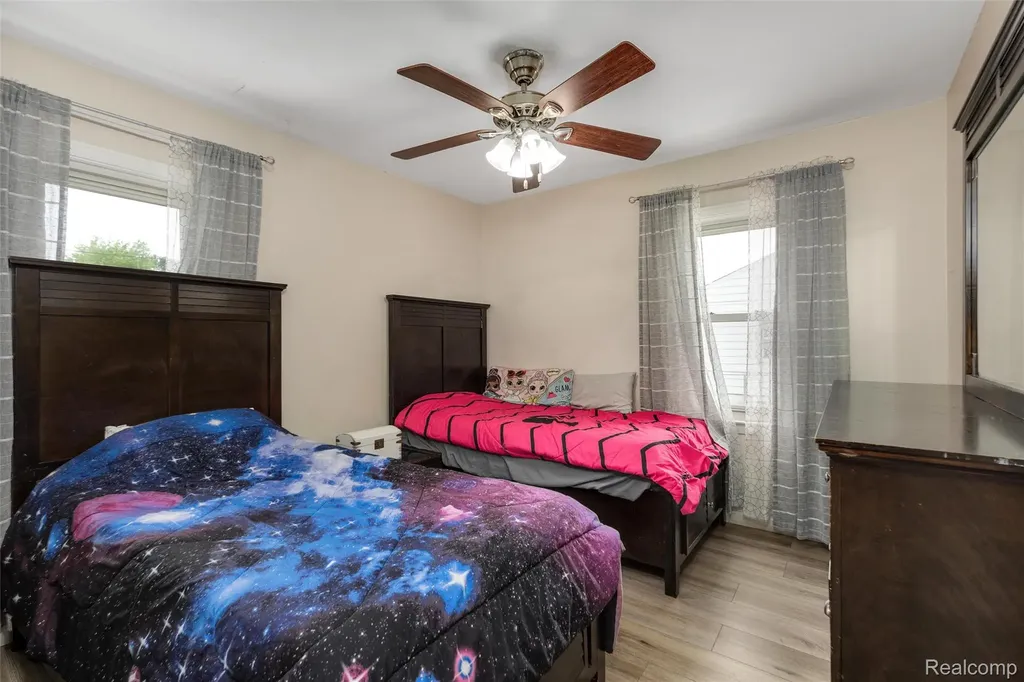 8181 Vermont Avenue Warren City MI 48093