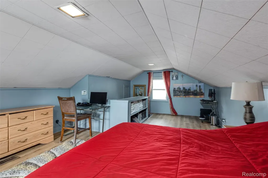 8181 Vermont Avenue Warren City MI 48093