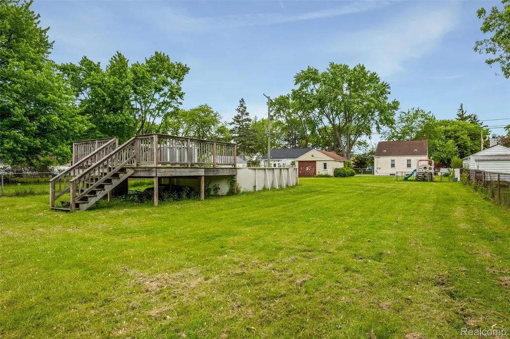 8181 Vermont Avenue Warren City MI 48093