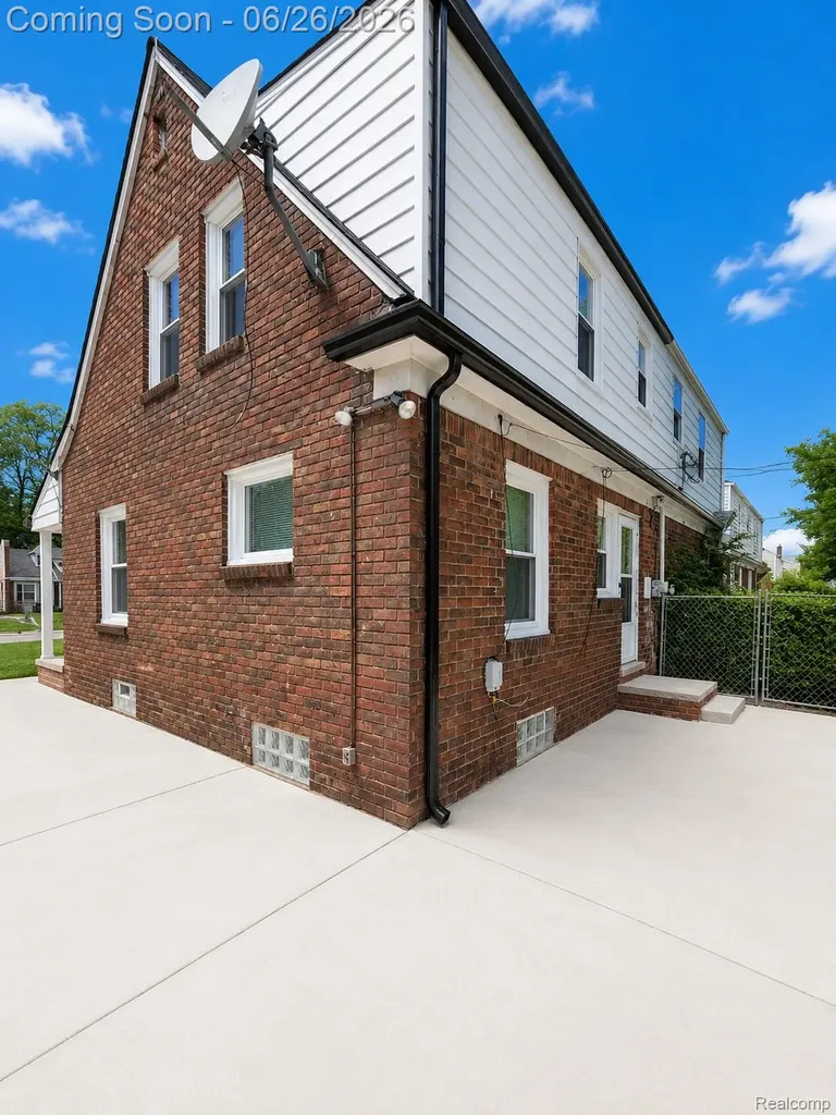 20024 Meyers Road Detroit City MI 48235
