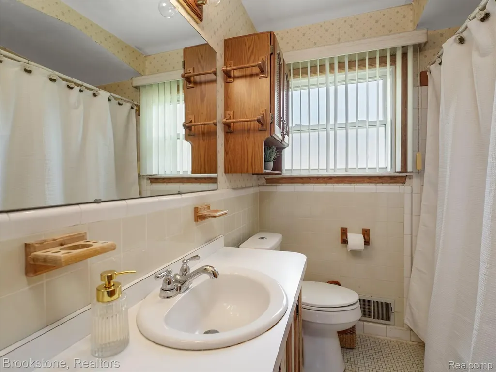 32152 Anita Drive Westland City MI 48185