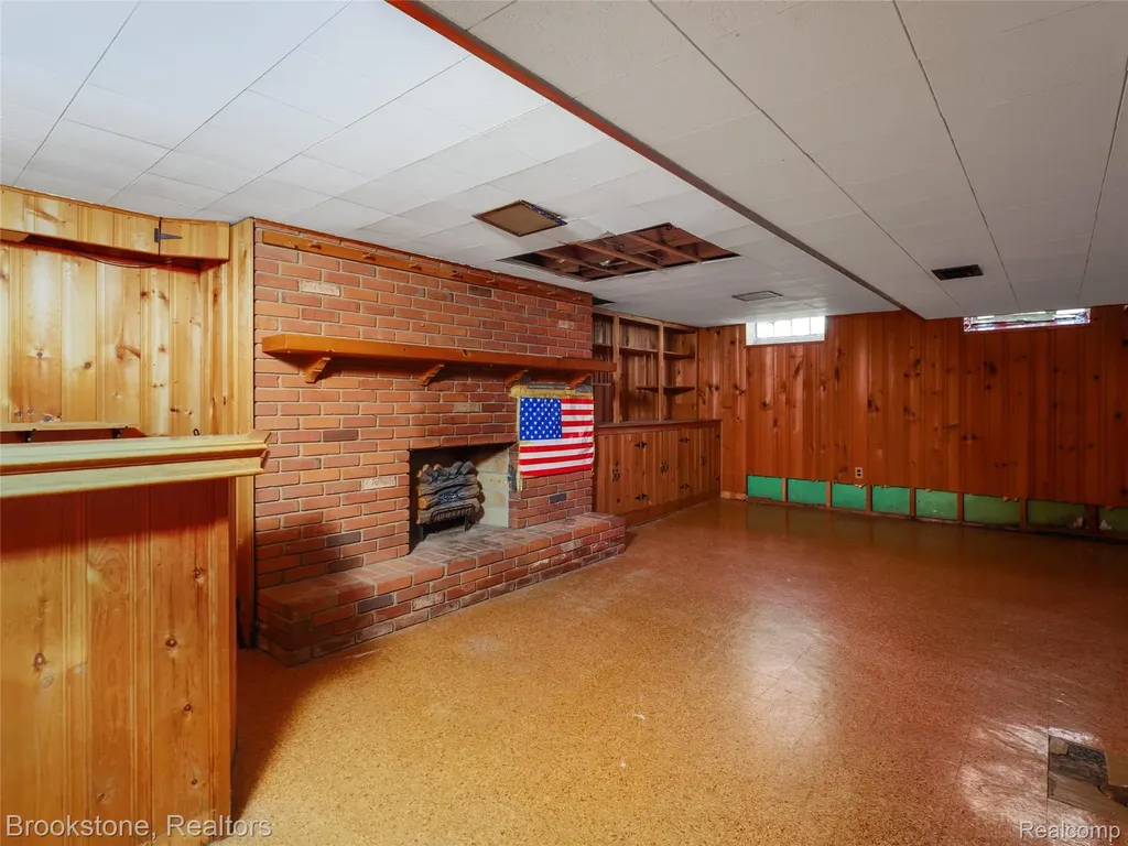32152 Anita Drive Westland City MI 48185