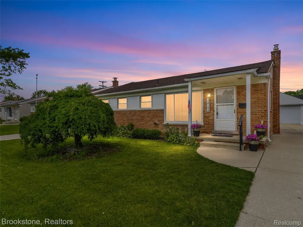 32152 Anita Drive Westland City MI 48185