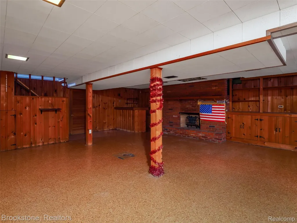 32152 Anita Drive Westland City MI 48185