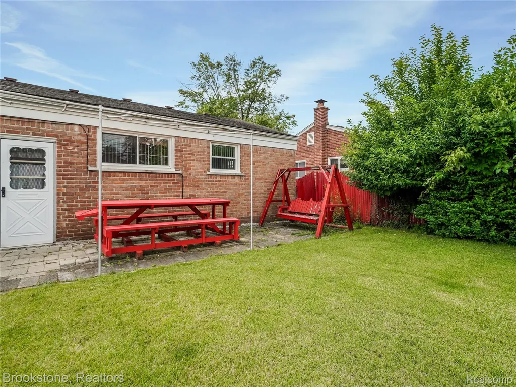 32152 Anita Drive Westland City MI 48185