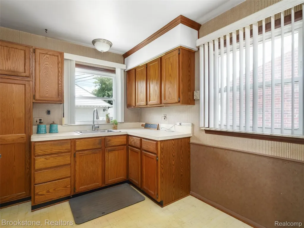 32152 Anita Drive Westland City MI 48185