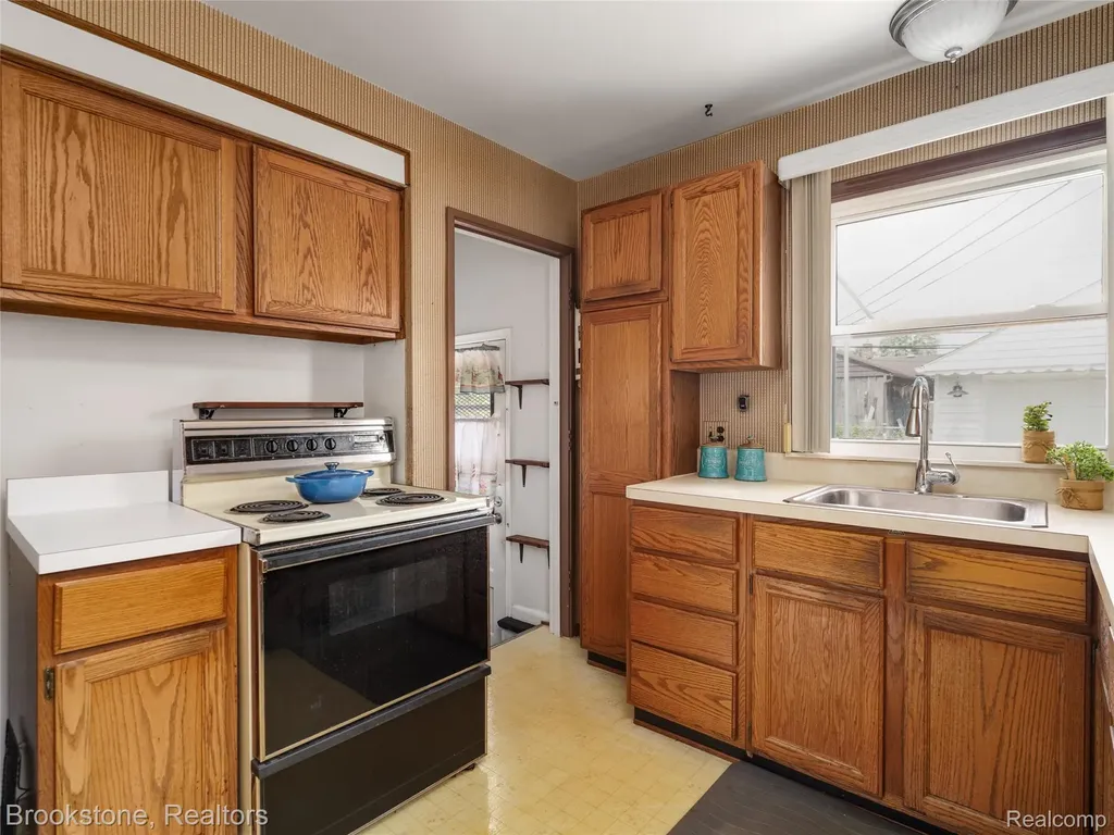 32152 Anita Drive Westland City MI 48185