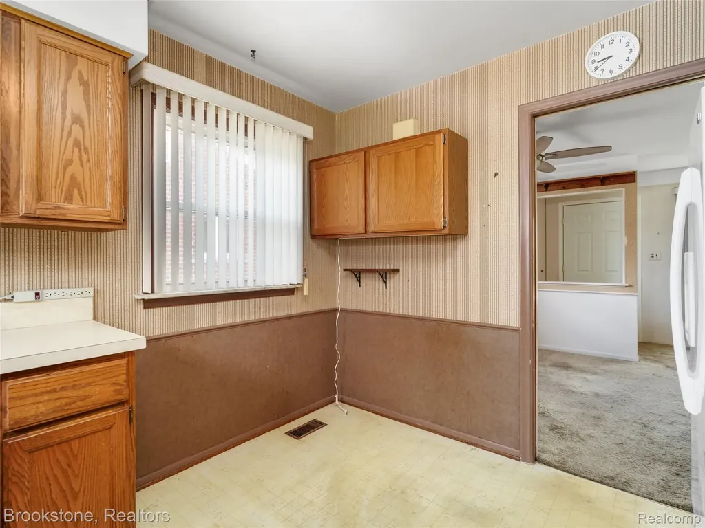 32152 Anita Drive Westland City MI 48185