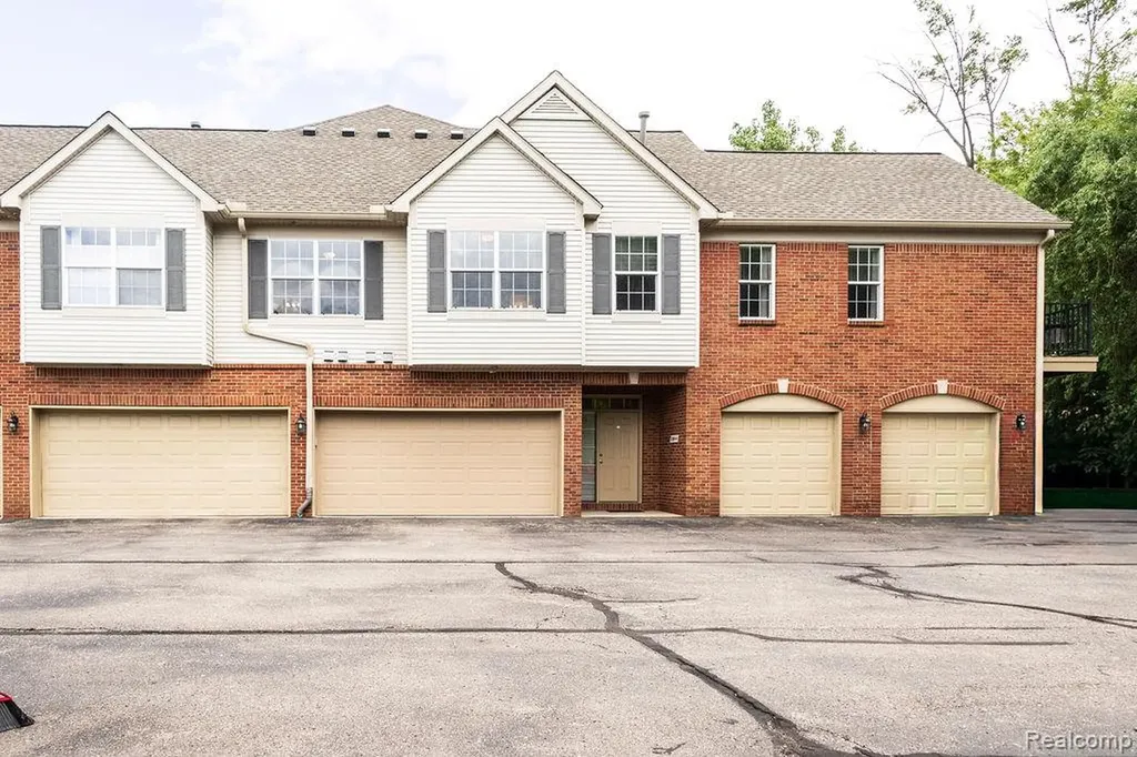 23044 Williamsburg Circle Woodhaven City MI 48183
