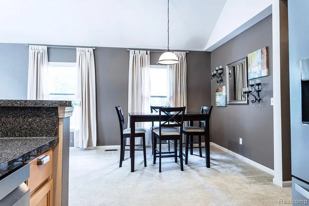23044 Williamsburg Circle Woodhaven City MI 48183