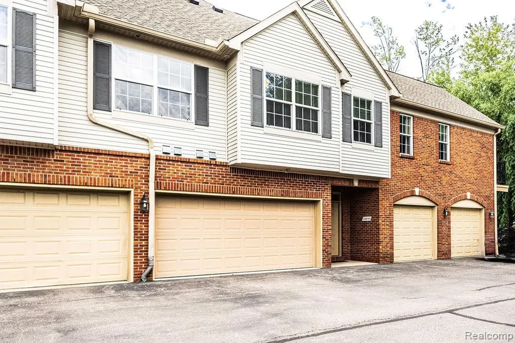 23044 Williamsburg Circle Woodhaven City MI 48183