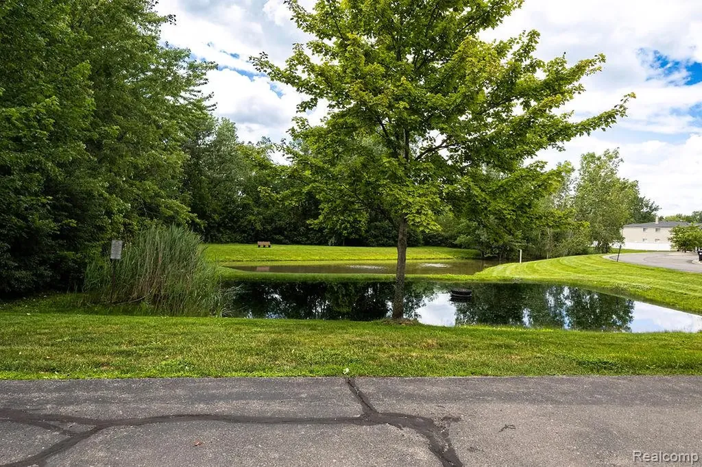 23044 Williamsburg Circle Woodhaven City MI 48183