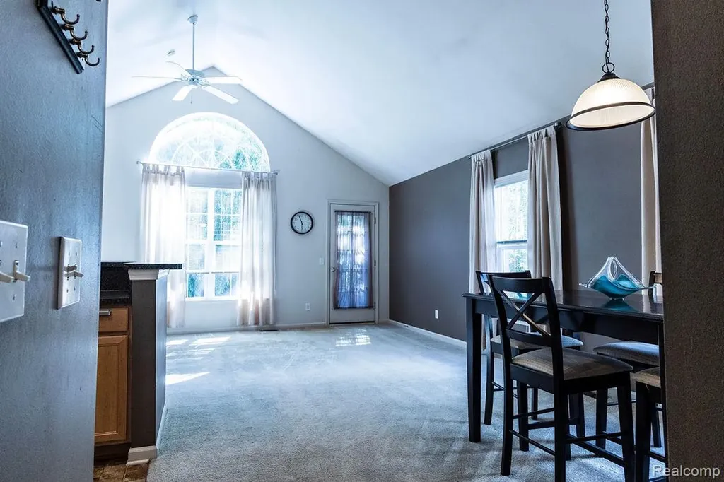 23044 Williamsburg Circle Woodhaven City MI 48183