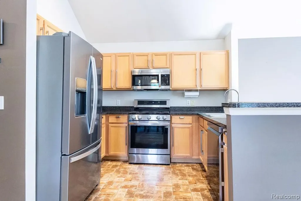 23044 Williamsburg Circle Woodhaven City MI 48183