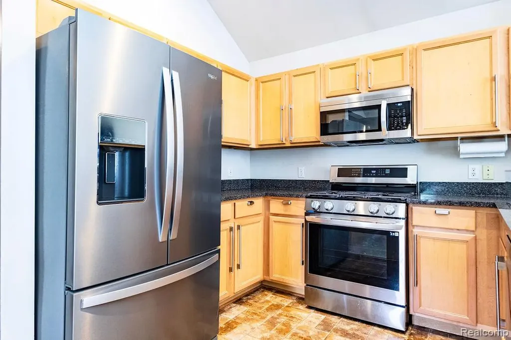 23044 Williamsburg Circle Woodhaven City MI 48183