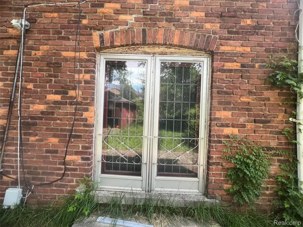 17311 Santa Rosa Drive Detroit City MI 48221
