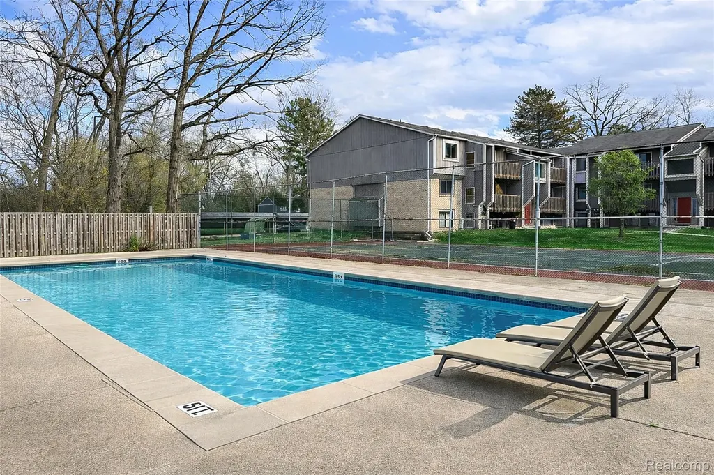 29860 W 12 Mile Road Farmington Hills City MI 48334