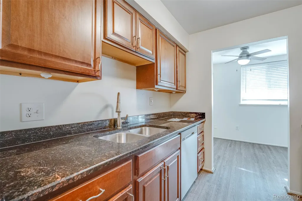 29860 W 12 Mile Road Farmington Hills City MI 48334