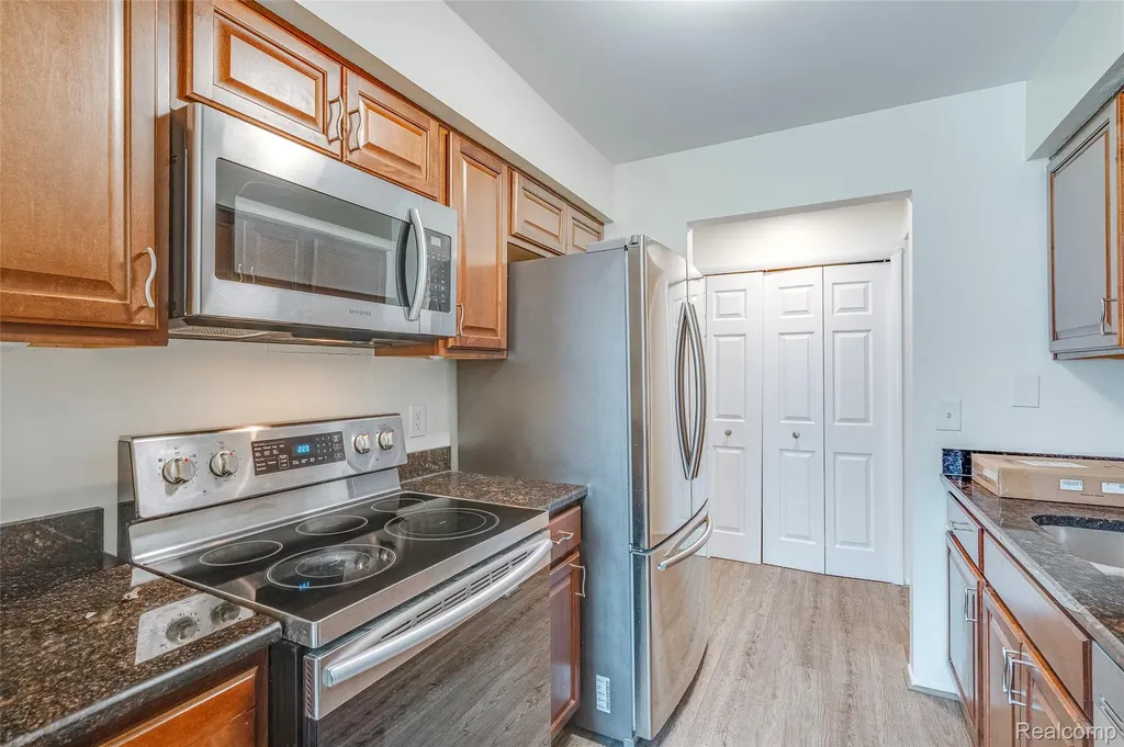 29860 W 12 Mile Road Farmington Hills City MI 48334