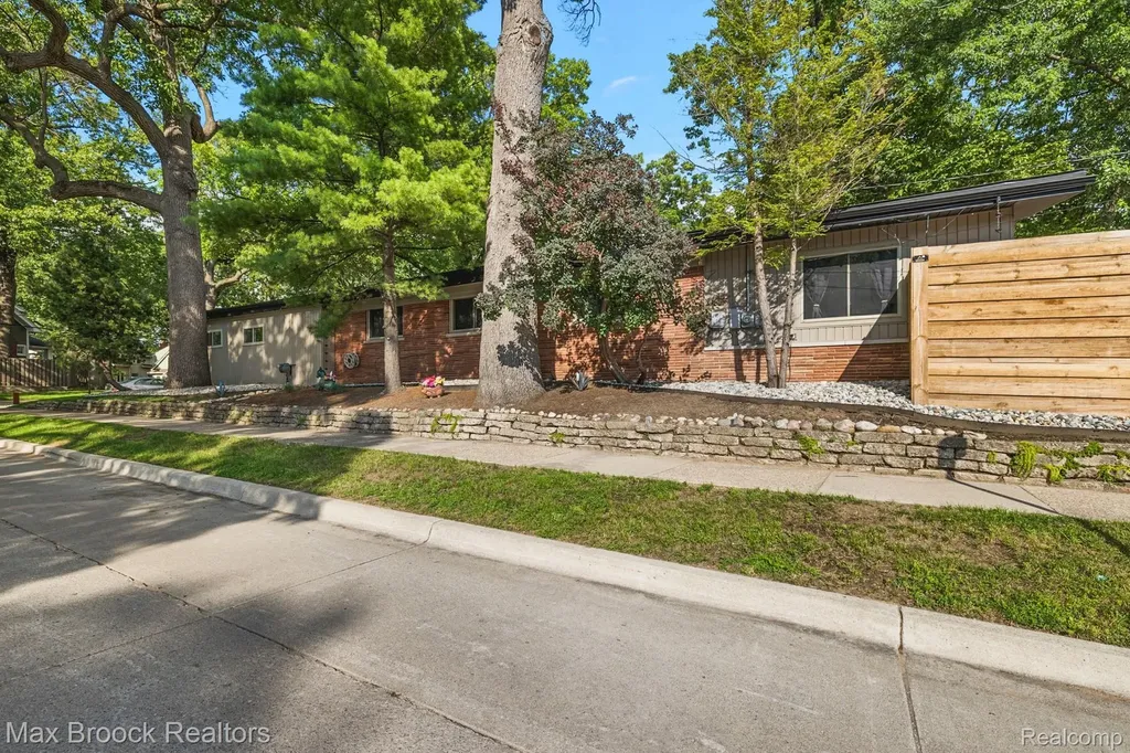 1411 W Farnum Avenue Royal Oak City MI 48067