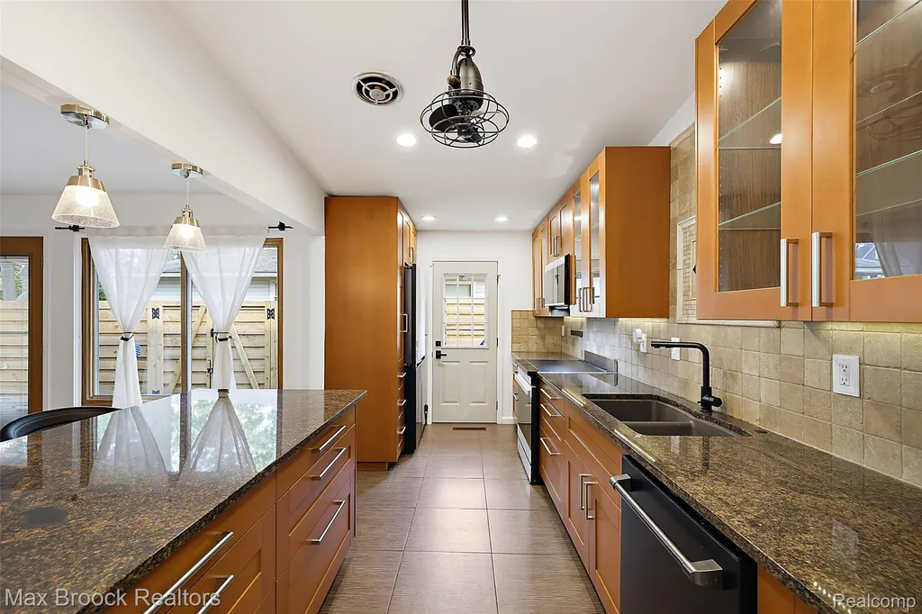 1411 W Farnum Avenue Royal Oak City MI 48067